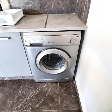 Center 2br W/ Parking And 250m Walk From Appartement