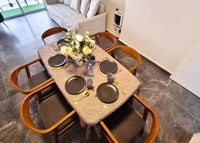 Апартаменти Center 2br W/ Parking And 250m Walk From *