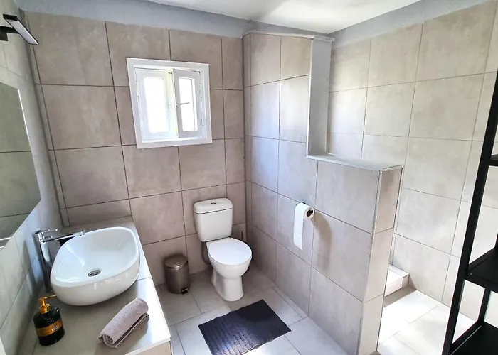 Center 2br W/ Parking And 250m Walk From * Ларнака