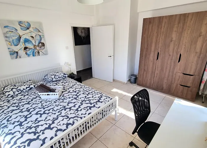 Апартаменти Center 2br W/ Parking And 250m Walk From *