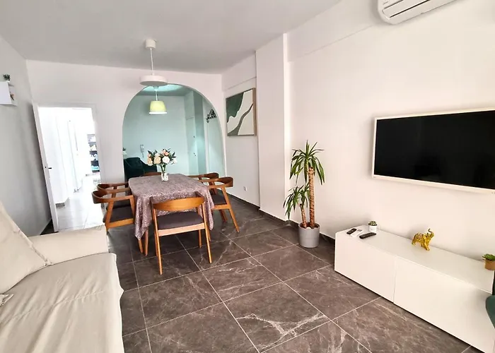 Center 2br W/ Parking And 250m Walk From * Ларнака