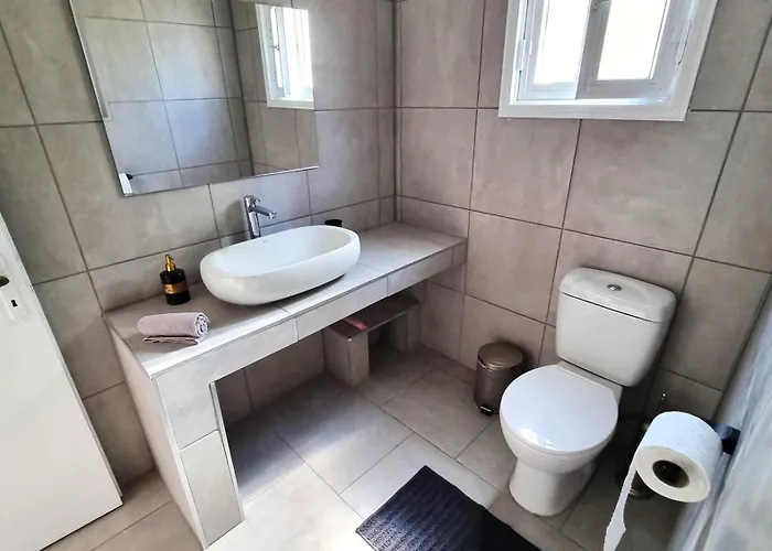 Center 2br W/ Parking And 250m Walk From Апартаменти Ларнака