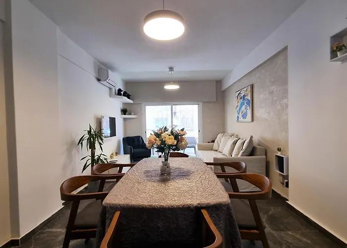 Center 2br W/ Parking And 250m Walk From Апартаменти