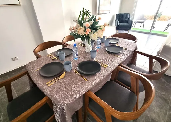 Апартаменти Center 2br W/ Parking And 250m Walk From *