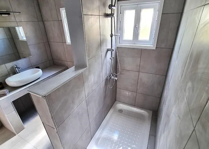 Center 2br W/ Parking And 250m Walk From Апартаменти Ларнака