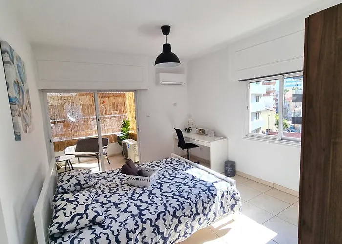 Center 2br W/ Parking And 250m Walk From * Ларнака