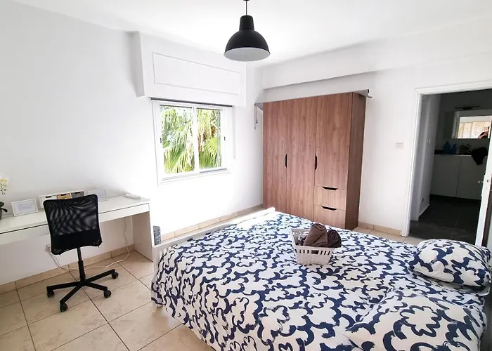 Апартаменти Center 2br W/ Parking And 250m Walk From *