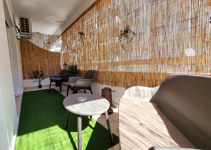 Center 2br W/ Parking And 250m Walk From Апартаменти Ларнака