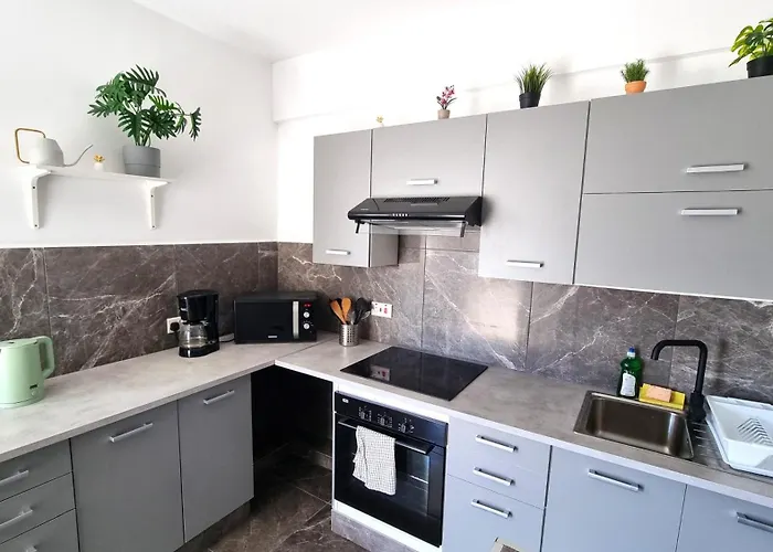 Center 2br W/ Parking And 250m Walk From Ларнака