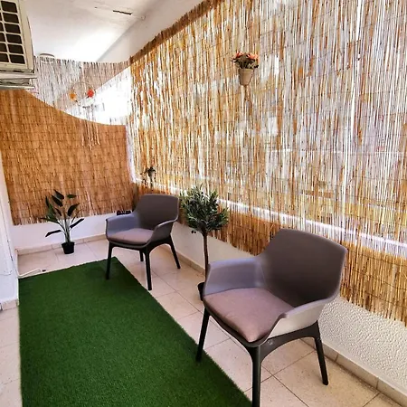 Center 2br W/ Parking And 250m Walk From * ラルナカ