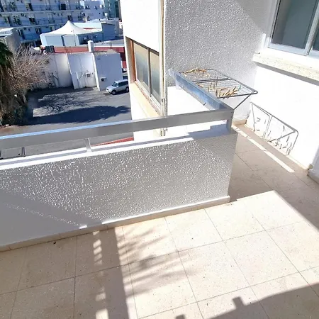 Center 2br W/ Parking And 250m Walk From