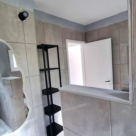 Center 2br W/ Parking And 250m Walk From アパート *