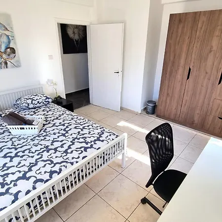 Center 2br W/ Parking And 250m Walk From Апартаменты