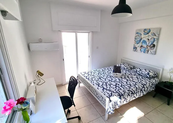 Center 2br W/ Parking And 250m Walk From * Larnaka