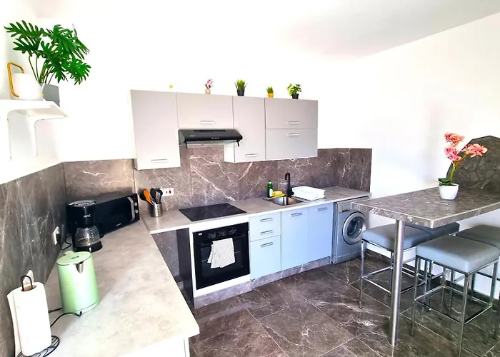 Center 2br W/ Parking And 250m Walk From Apartment