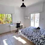 Appartement Center 2br W/ Parking And 250m Walk From *
