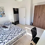Appartement Center 2br W/ Parking And 250m Walk From *