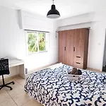 Appartement Center 2br W/ Parking And 250m Walk From *