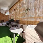 Center 2br W/ Parking And 250m Walk From Appartement Larnaca