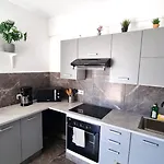 Center 2br W/ Parking And 250m Walk From Larnaca