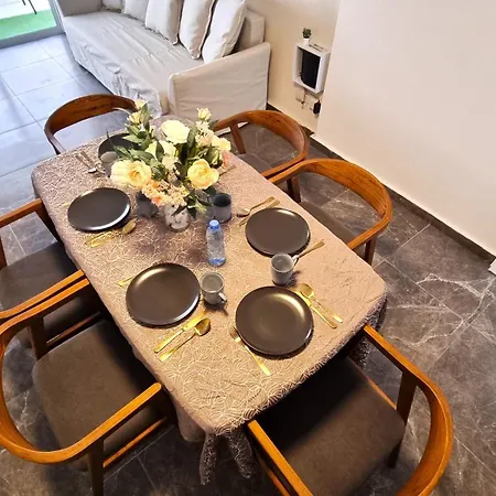 Apartment Center 2br W/ Parking And 250m Walk From *