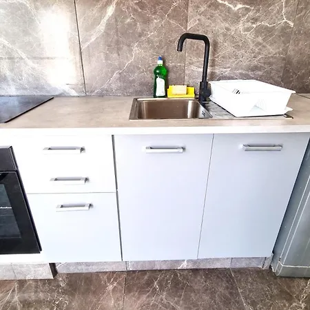 Center 2br W/ Parking And 250m Walk From Apartment Larnaca