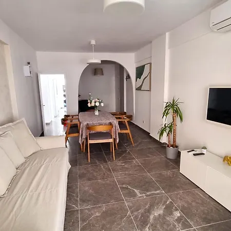 Apartment Center 2br W/ Parking And 250m Walk From Larnaca