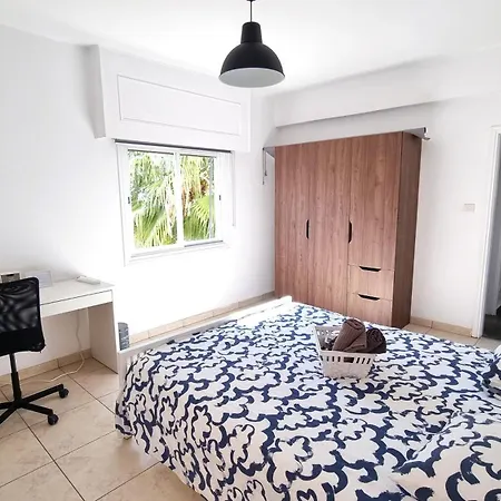 Apartment Center 2br W/ Parking And 250m Walk From *
