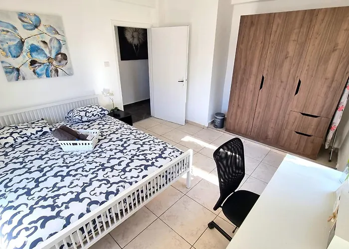 Center 2br W/ Parking And 250m Walk From Appartamento